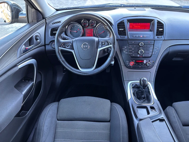 Opel Insignia 2.0CDTI Sport, снимка 11 - Автомобили и джипове - 53257740