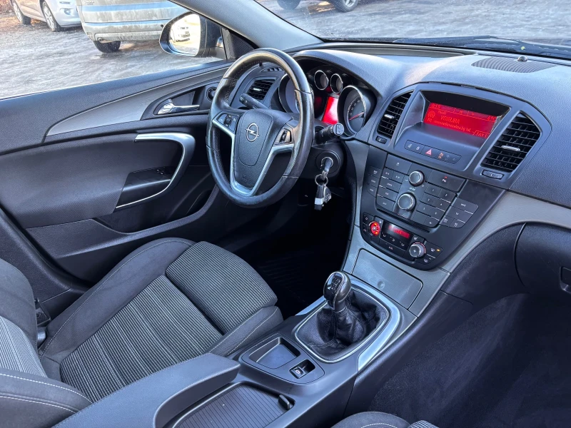 Opel Insignia 2.0CDTI Sport, снимка 13 - Автомобили и джипове - 53257740