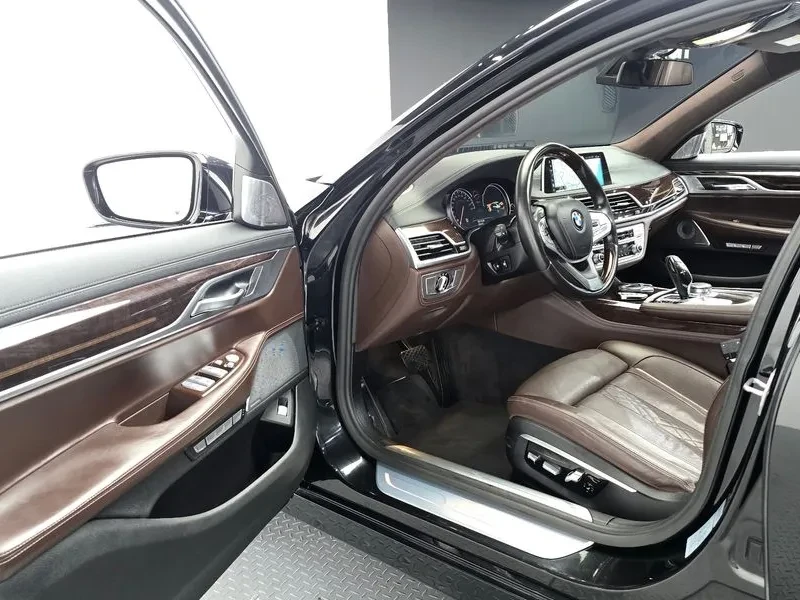 BMW 750 Li xDrive Premium, снимка 11 - Автомобили и джипове - 56162602