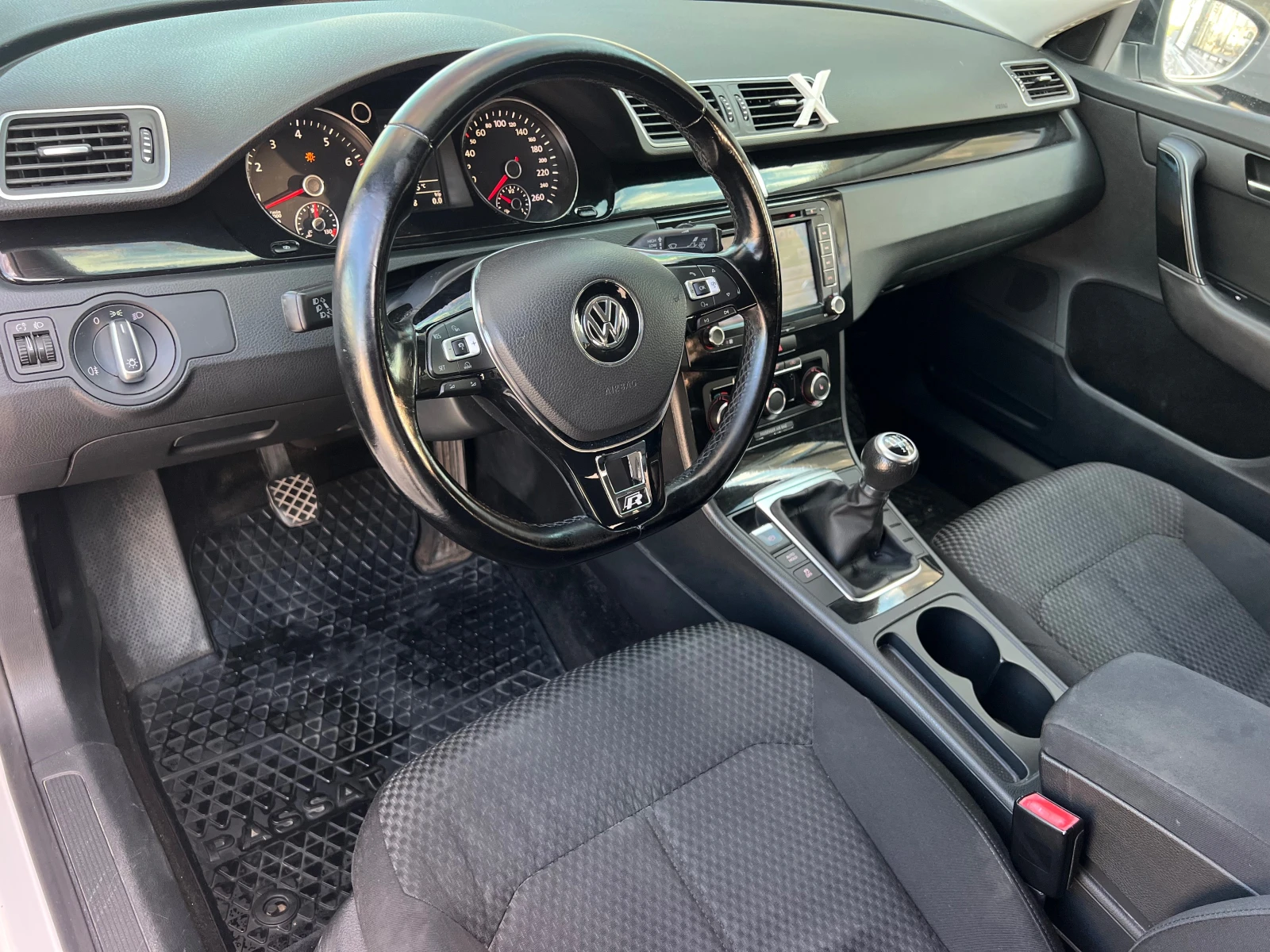 VW Passat 1.4T R-LINE/NAVI/XENON/KAMERA/6sk/PODGREV/UNIKAT | Mobile.bg � ����������� 10