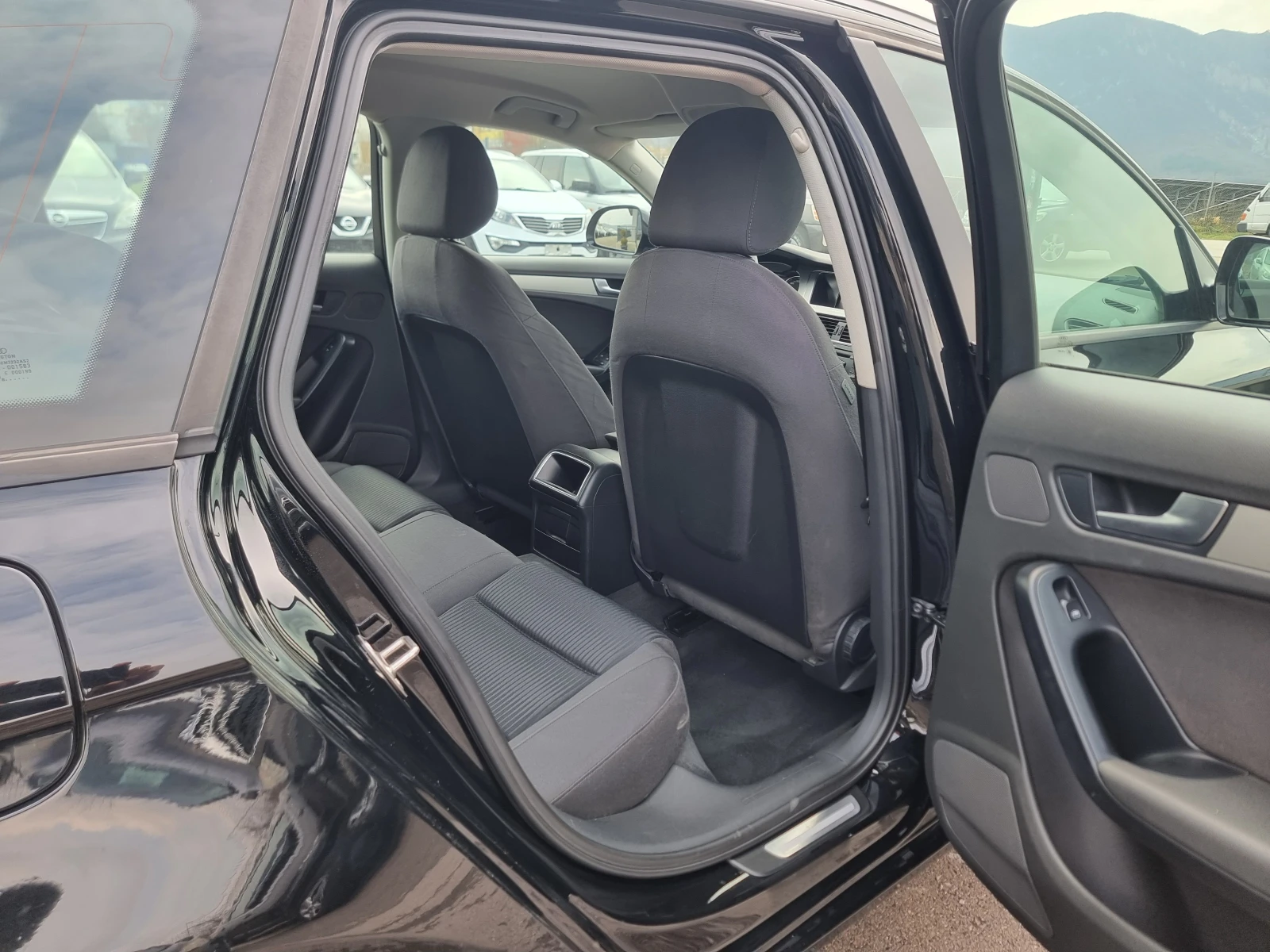 Audi A4 2.0TDI, снимка 14 - Автомобили и джипове - 53959520