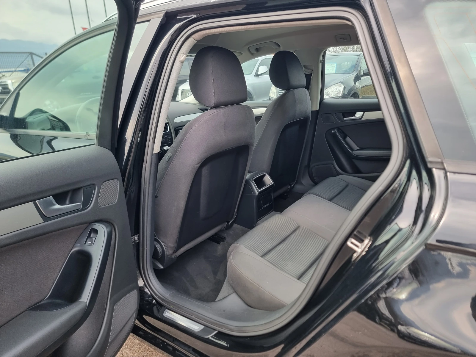 Audi A4 2.0TDI, снимка 11 - Автомобили и джипове - 53959520