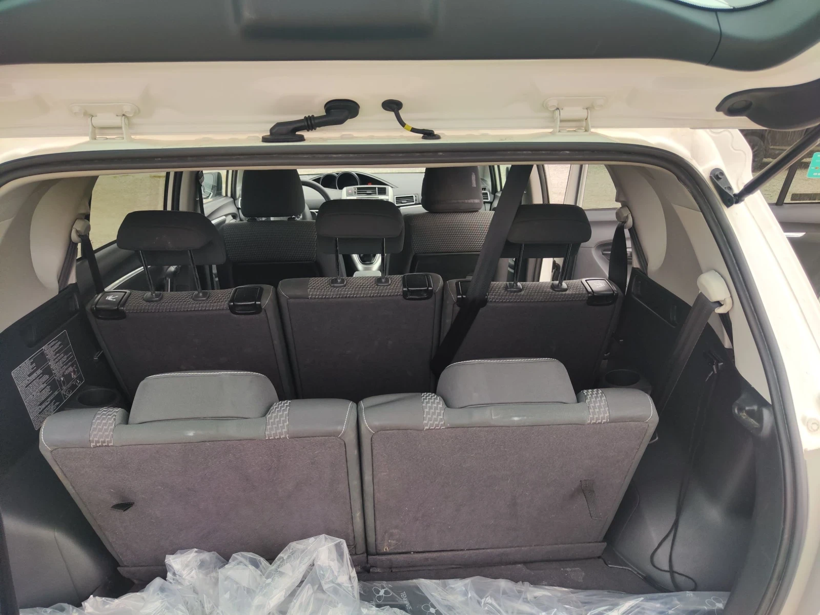 Toyota Verso 1.6 D4D 6+ 1 места, снимка 15 - Автомобили и джипове - 54046146