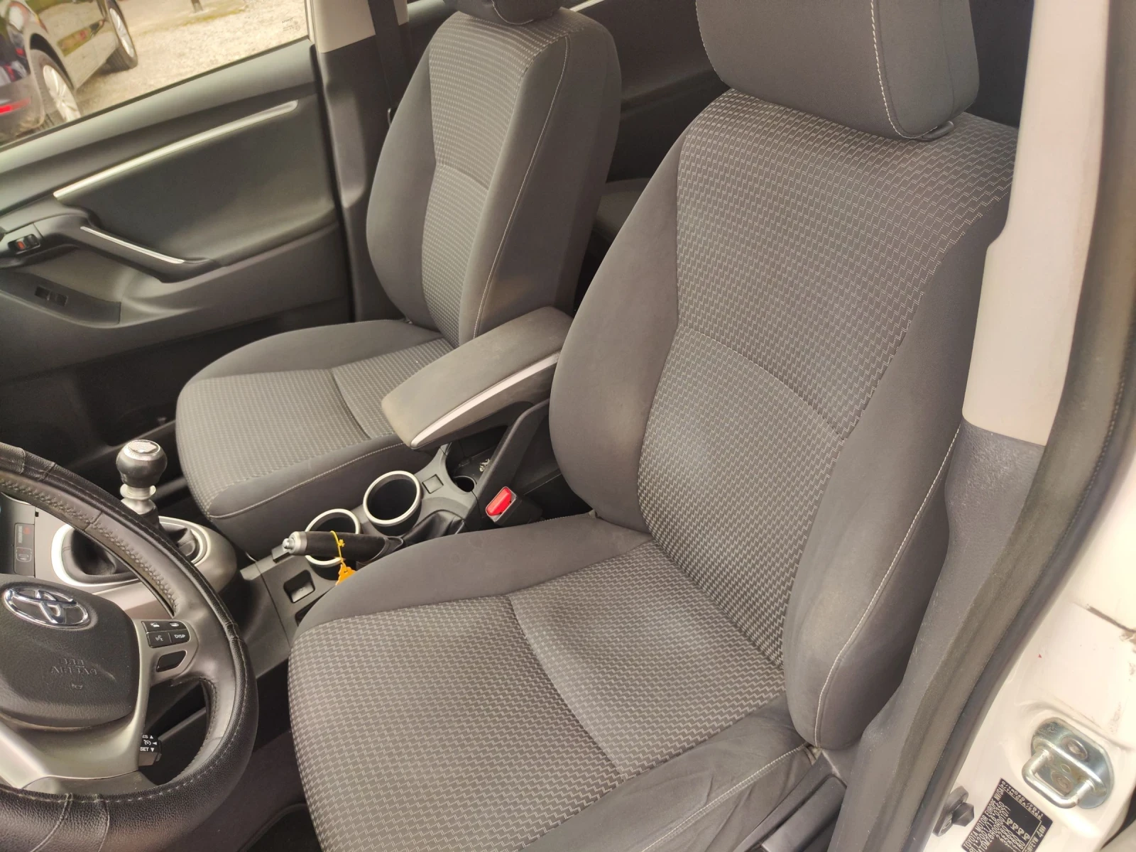 Toyota Verso 1.6 D4D 6+ 1 места, снимка 10 - Автомобили и джипове - 54046146