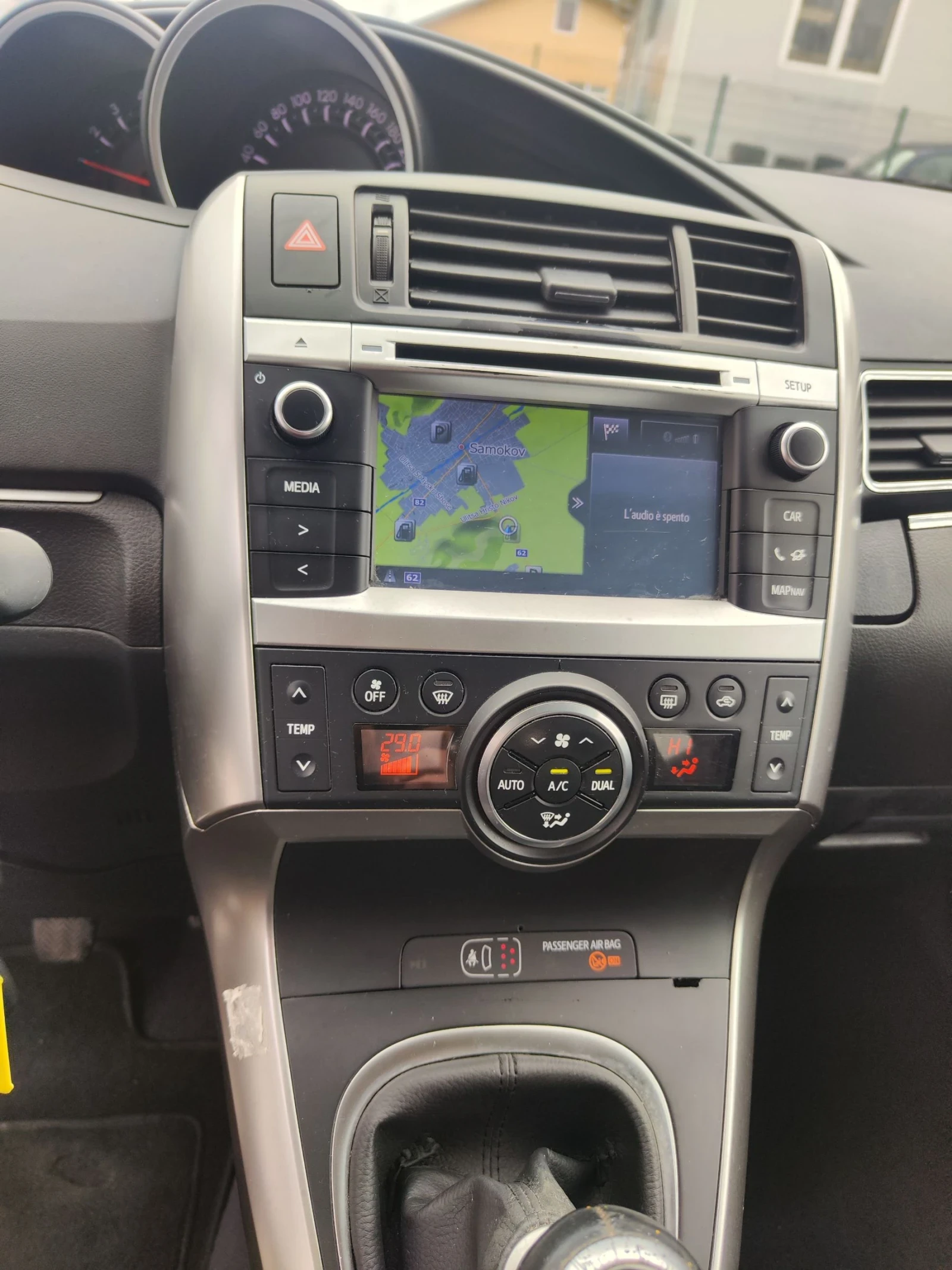 Toyota Verso 1.6 D4D 6+ 1 места, снимка 11 - Автомобили и джипове - 54046146