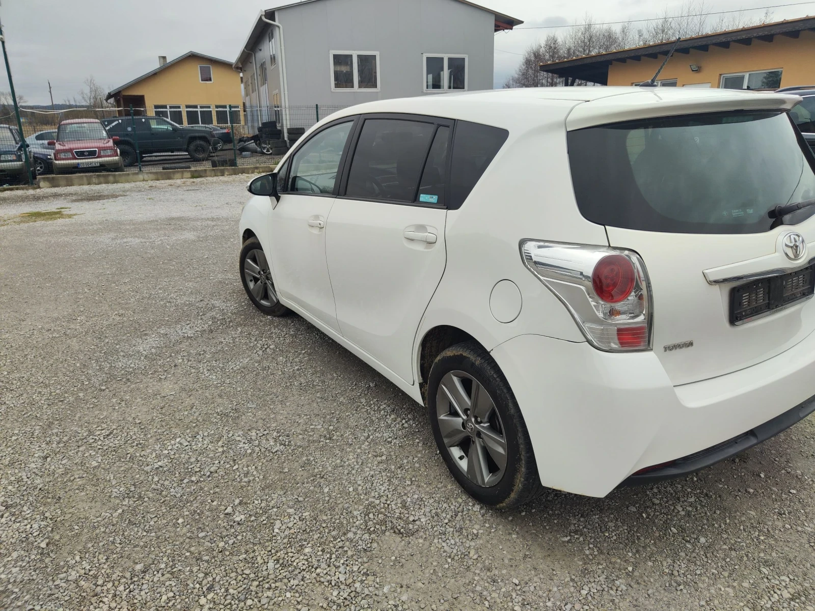 Toyota Verso 1.6 D4D 6+ 1 места, снимка 6 - Автомобили и джипове - 54046146