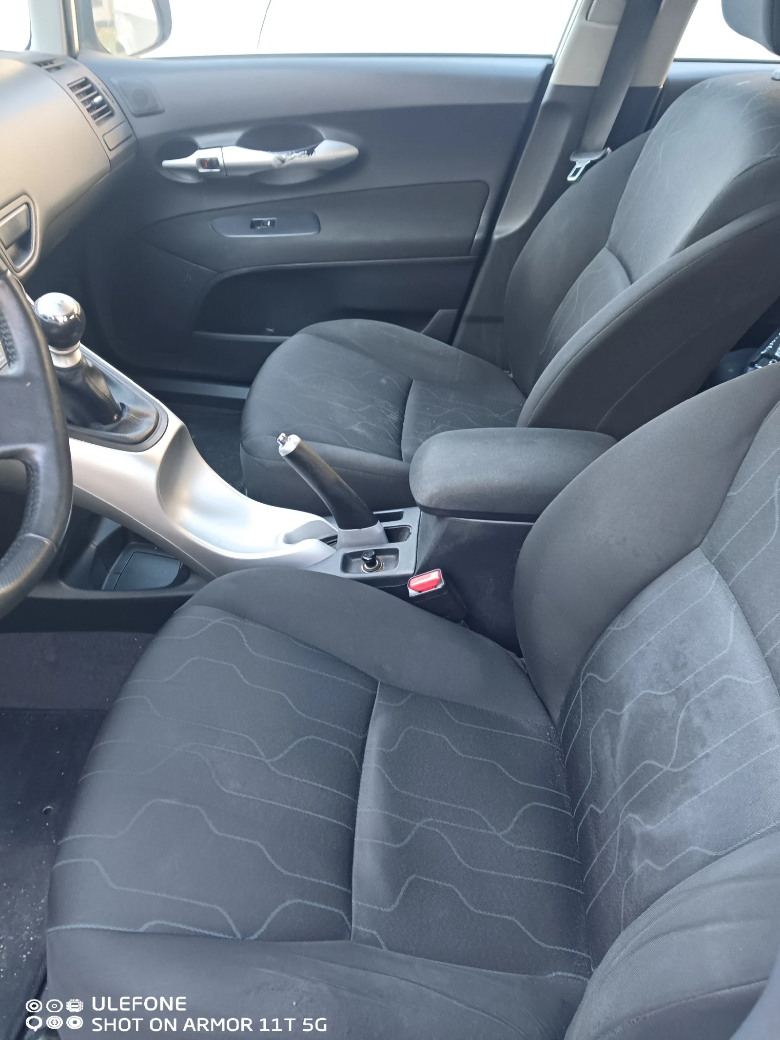 Toyota Auris, снимка 6 - Автомобили и джипове - 55046943