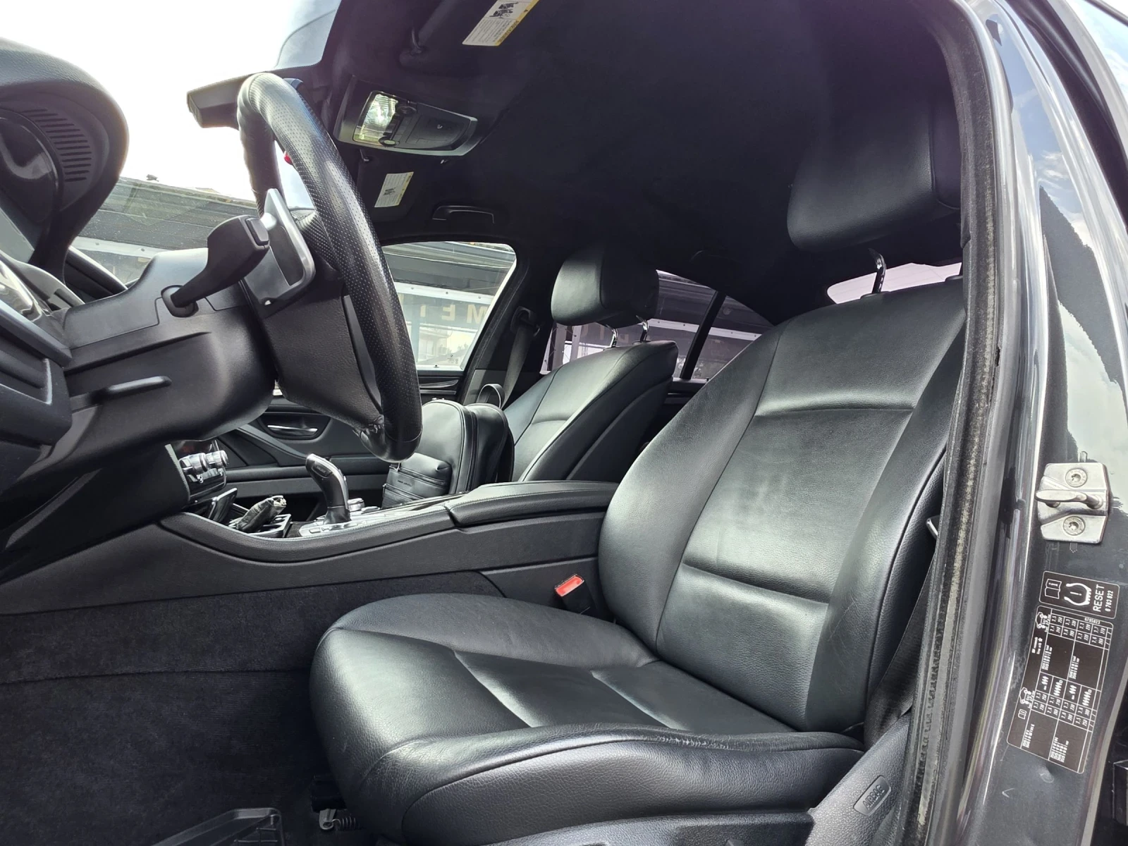 BMW 530 Личен автомобил в топ състояние, снимка 8 - Автомобили и джипове - 55326328