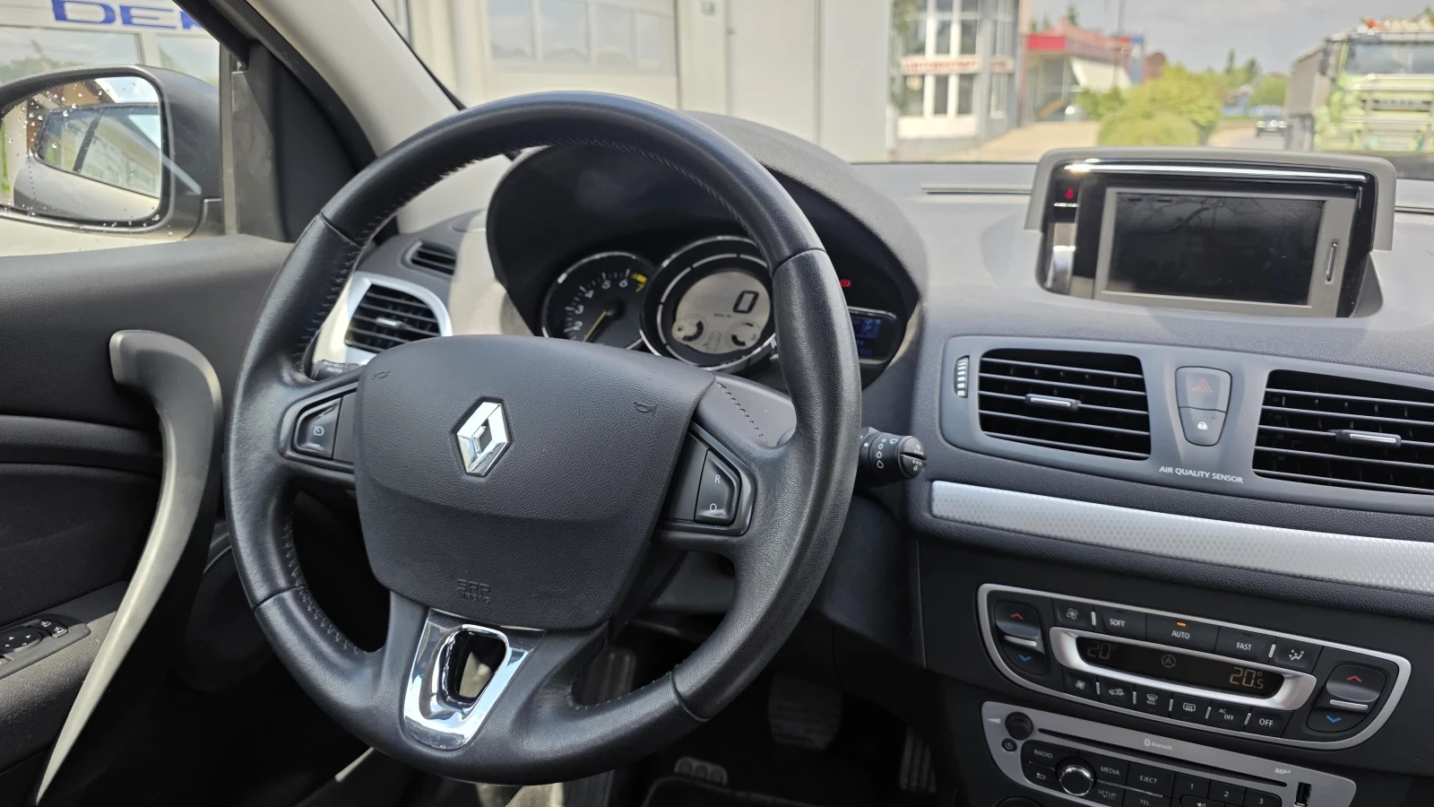 Renault Megane 2.0 16V АВТОМАТИК SWISS, снимка 11 - Автомобили и джипове - 55597817