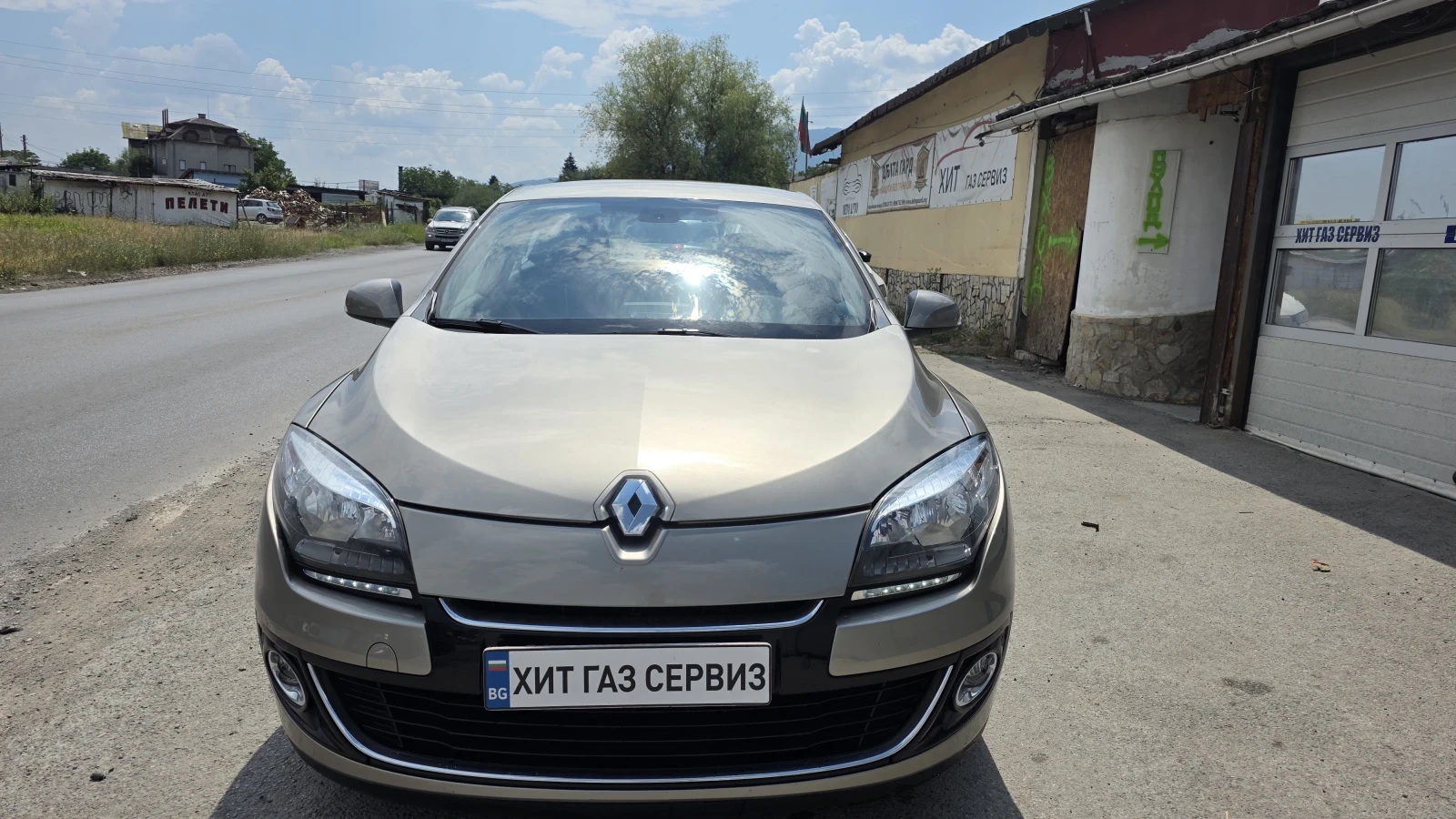 Renault Megane 2.0 16V АВТОМАТИК SWISS, снимка 2 - Автомобили и джипове - 55597817