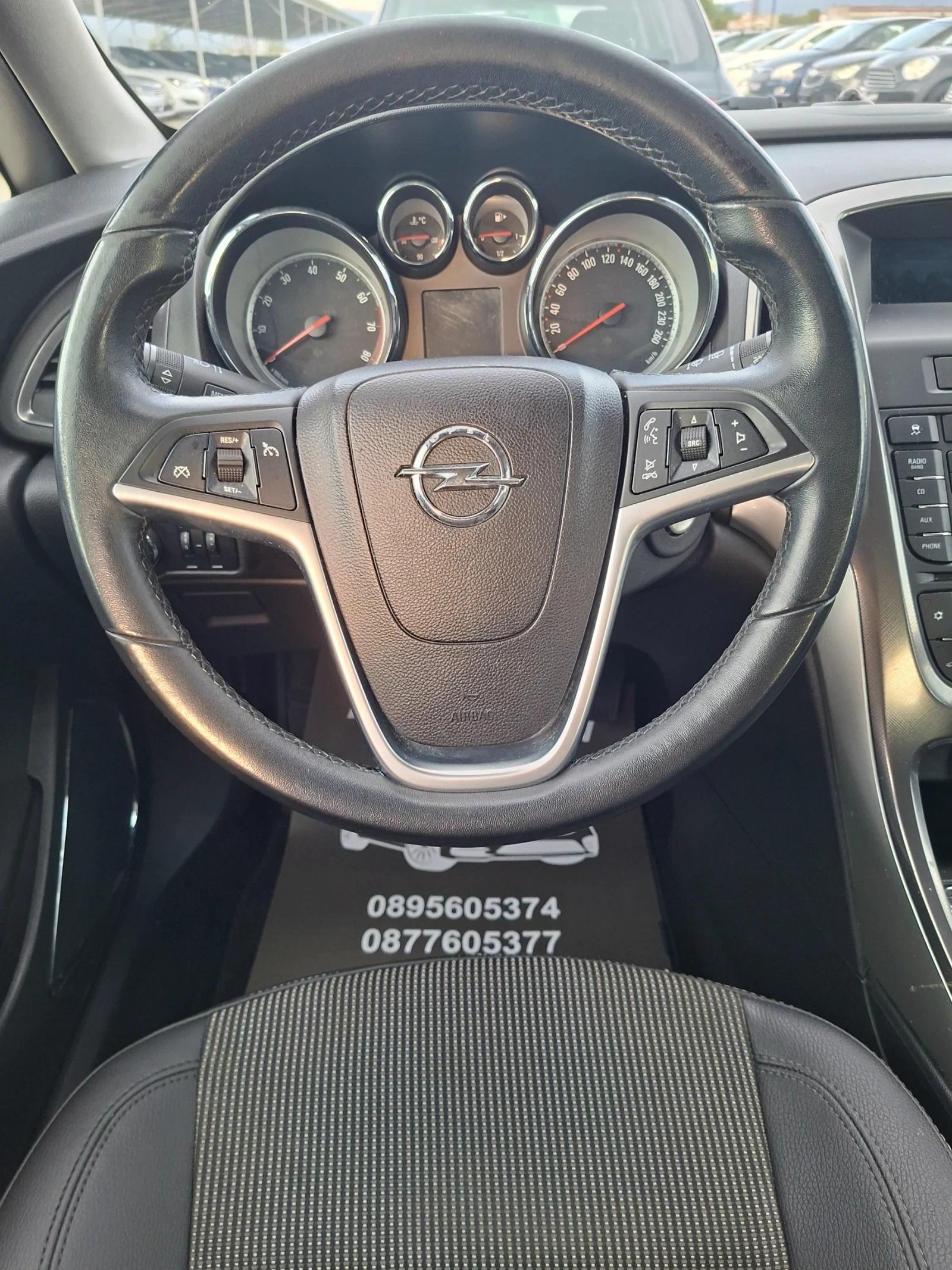 Opel Astra 1, 4 turbo, снимка 14 - Автомобили и джипове - 56202631