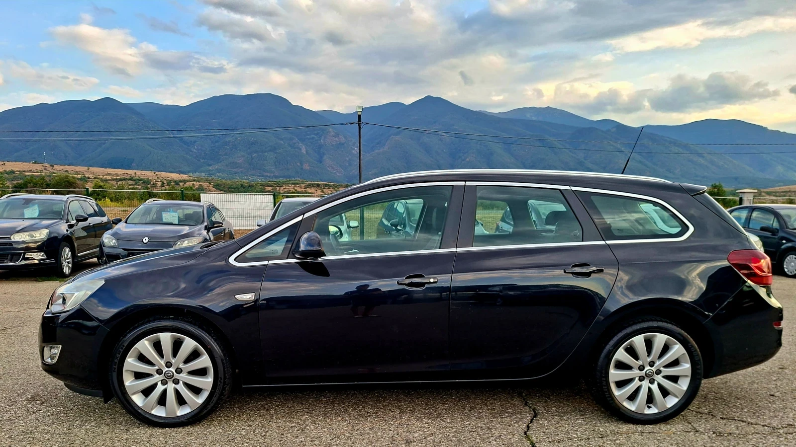 Opel Astra 1, 4 turbo, снимка 2 - Автомобили и джипове - 56202631