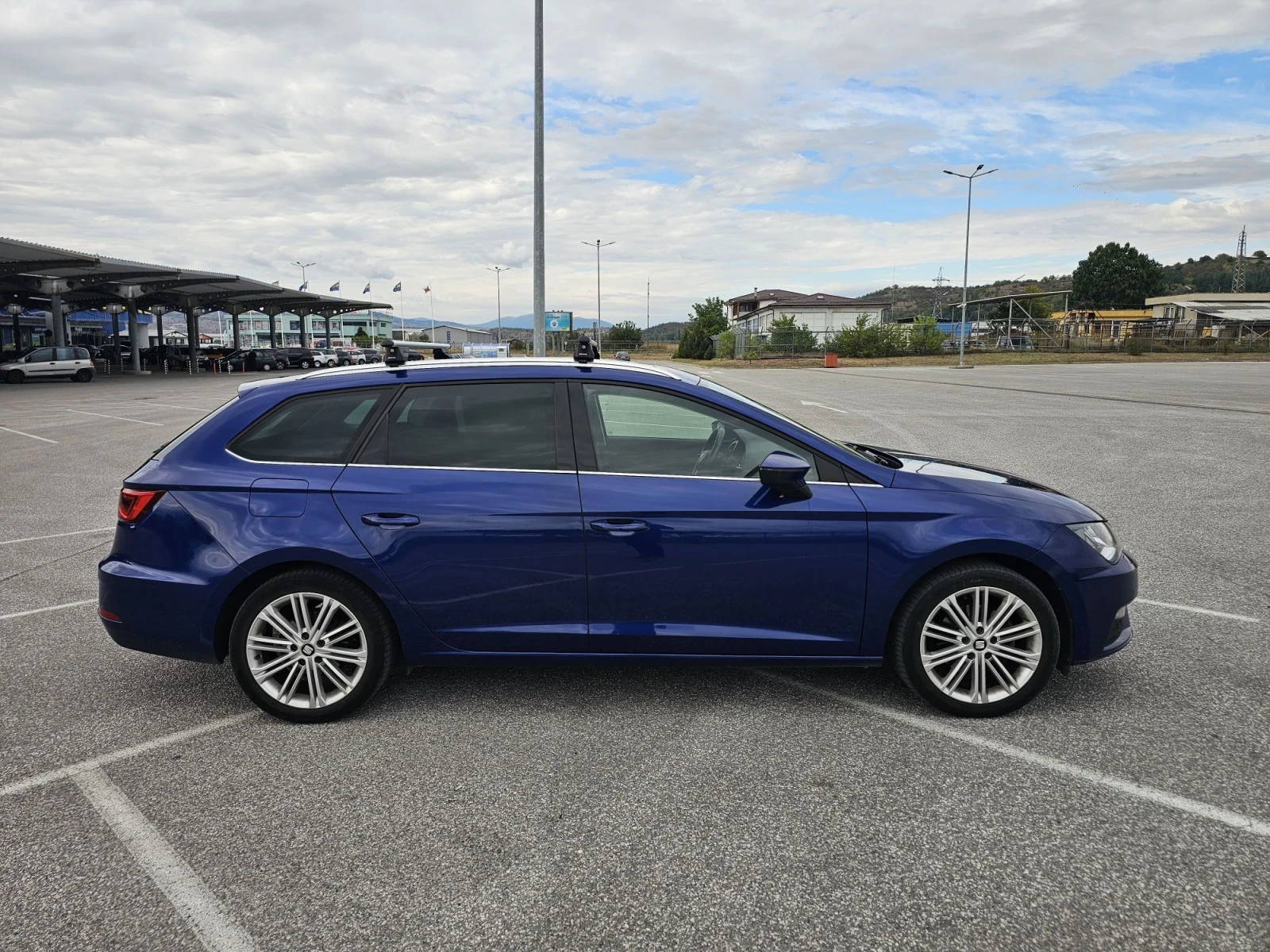 Seat Leon 2.0 TDI Xcellence, снимка 4 - Автомобили и джипове - 56235605