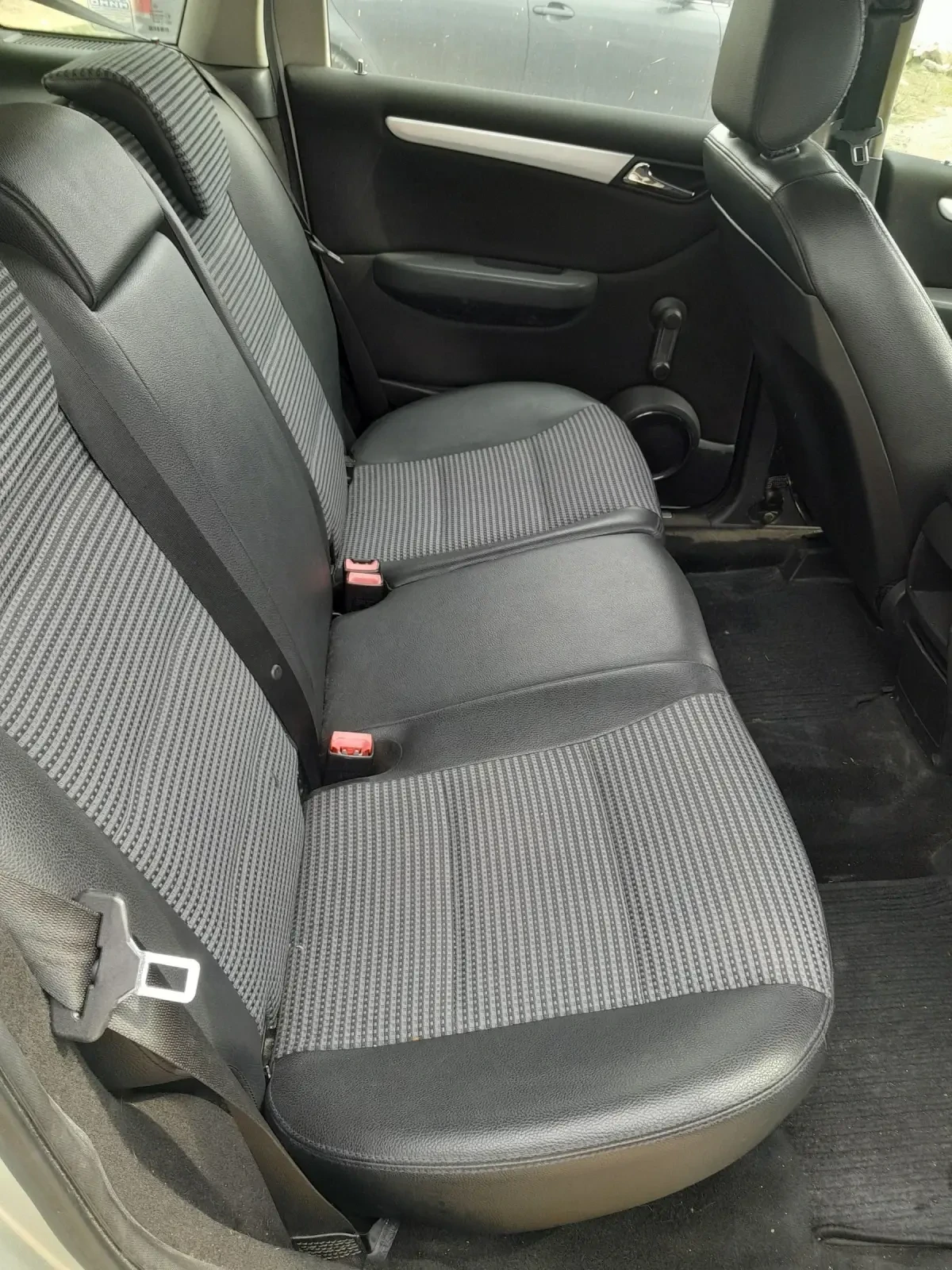 Mercedes-Benz B 200 2.0 cdi, снимка 8 - Автомобили и джипове - 56272542