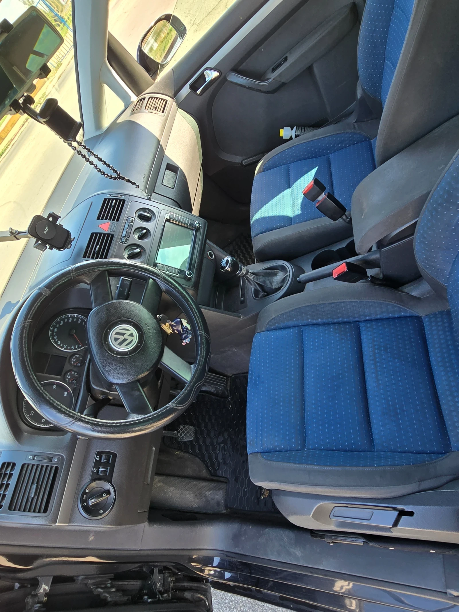 VW Touran, снимка 10 - Автомобили и джипове - 56341598