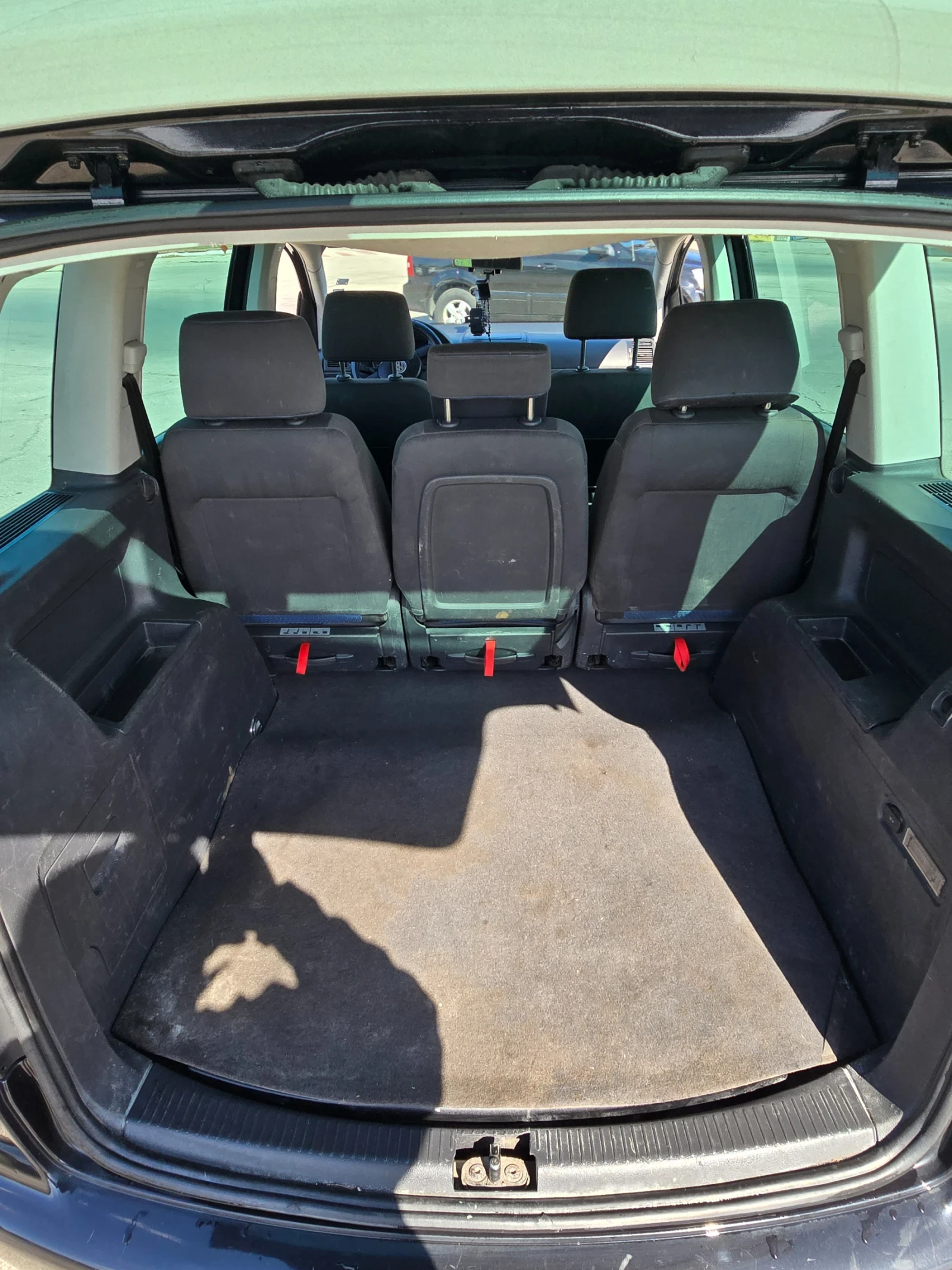 VW Touran, снимка 11 - Автомобили и джипове - 56341598