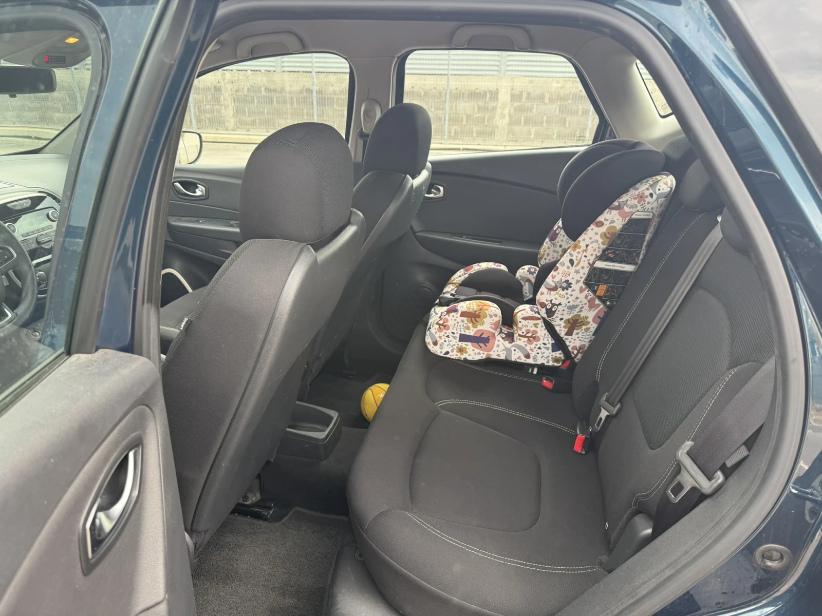 Renault Captur 1.5d, снимка 9 - Автомобили и джипове - 56449319