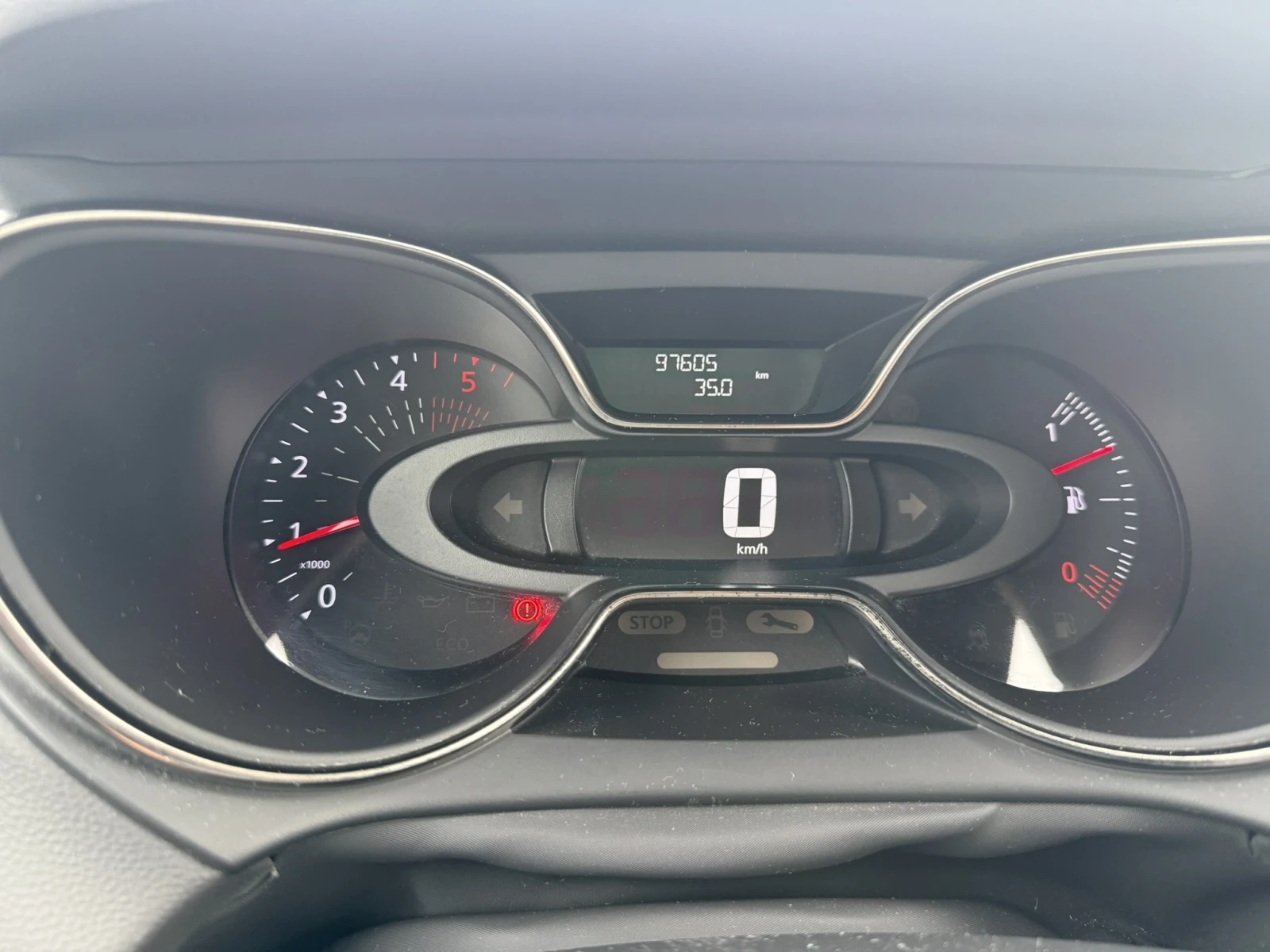 Renault Captur 1.5d, снимка 7 - Автомобили и джипове - 56449319