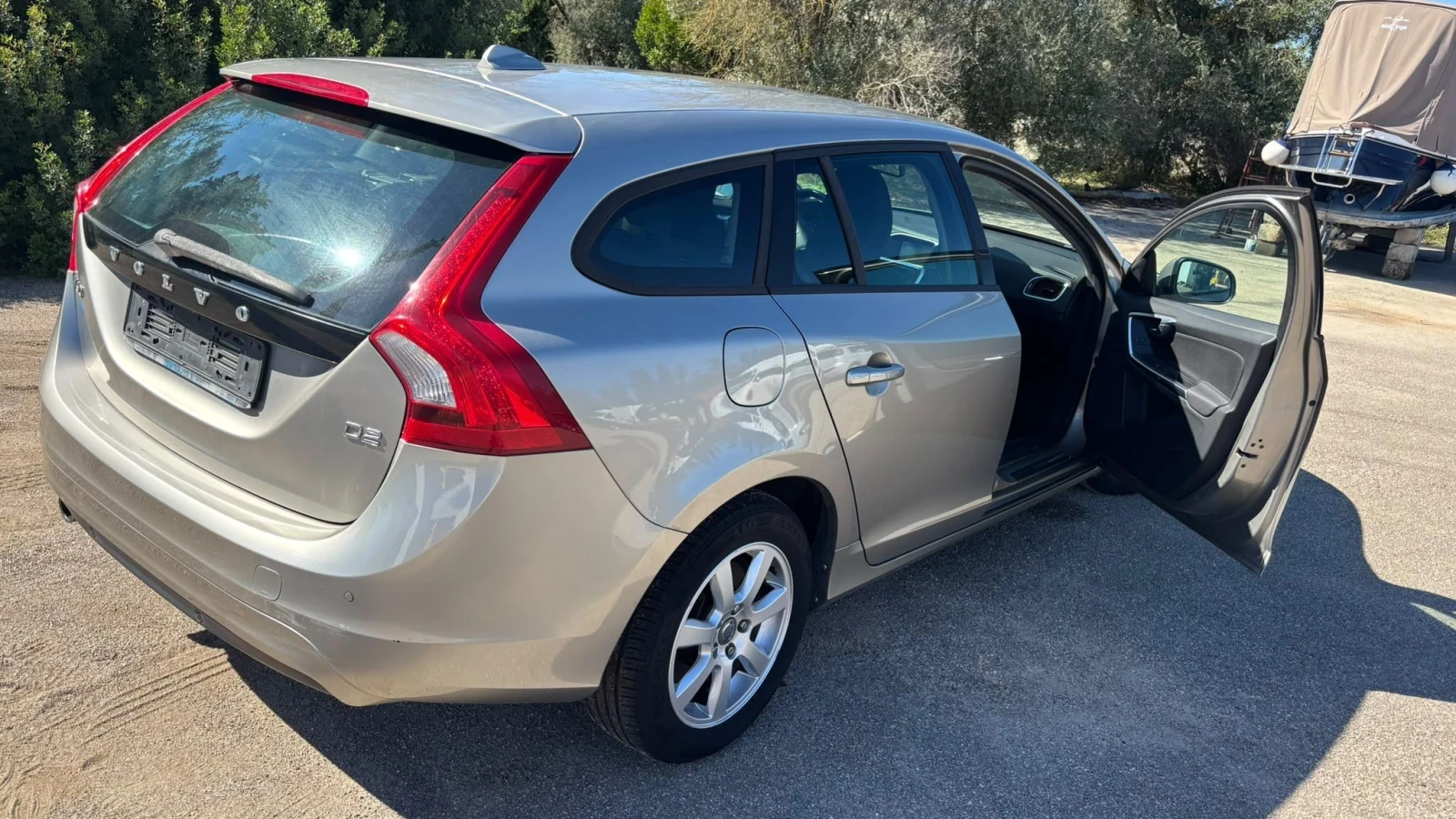 Volvo V60 1.6 d, снимка 9 - Автомобили и джипове - 56556878