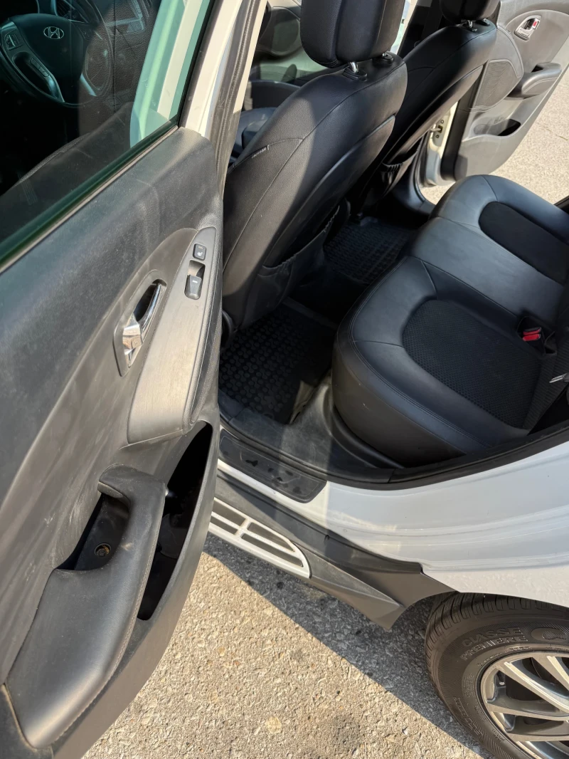Hyundai IX35 2.0 crdi 4x4, снимка 11 - Автомобили и джипове - 52246494