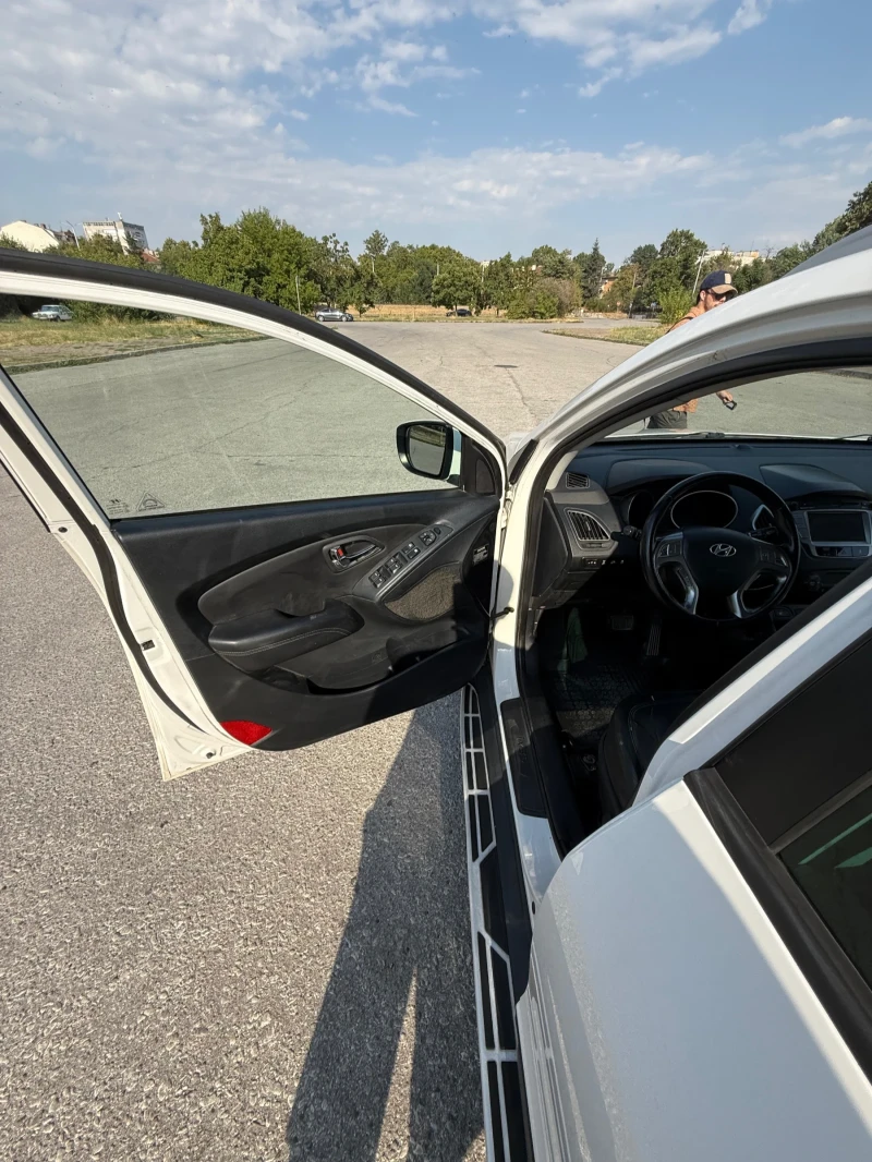 Hyundai IX35 2.0 crdi 4x4, снимка 10 - Автомобили и джипове - 52246494