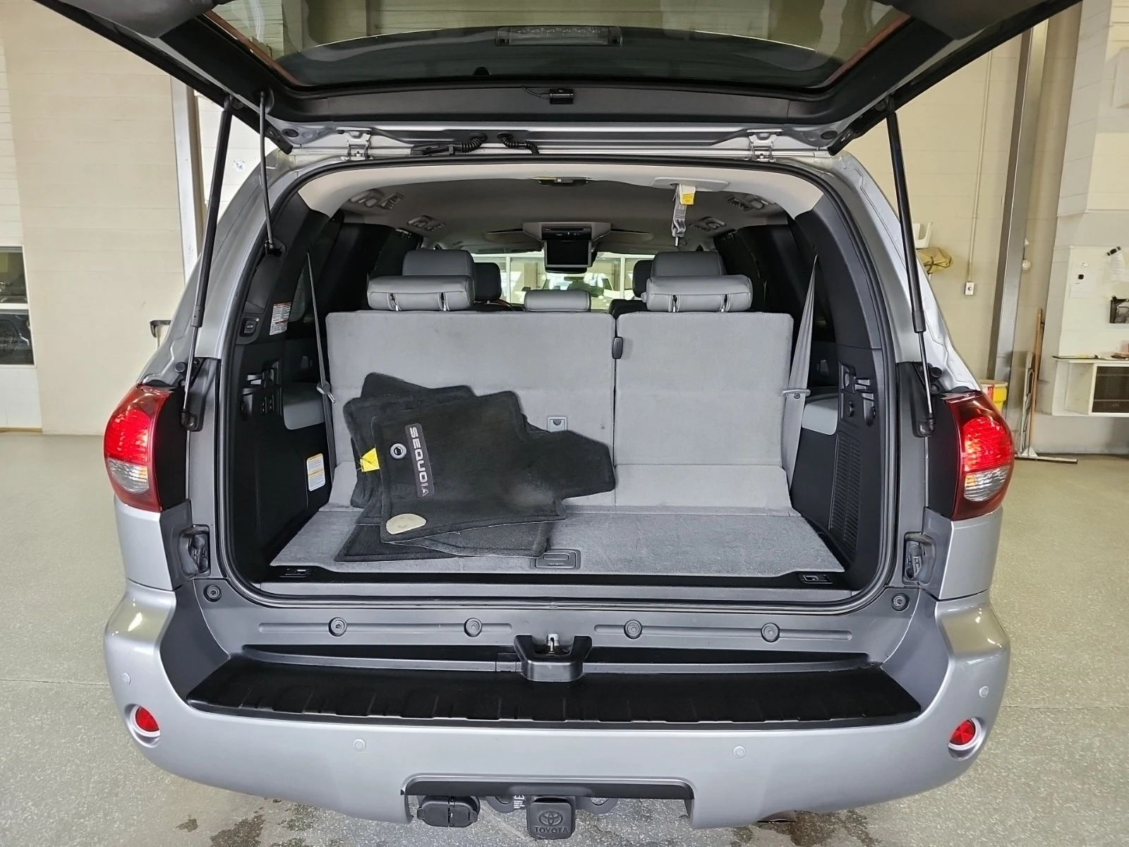 Toyota Sequoia PLATINUM * * CARFAX * *   * *  | Mobile.bg   11