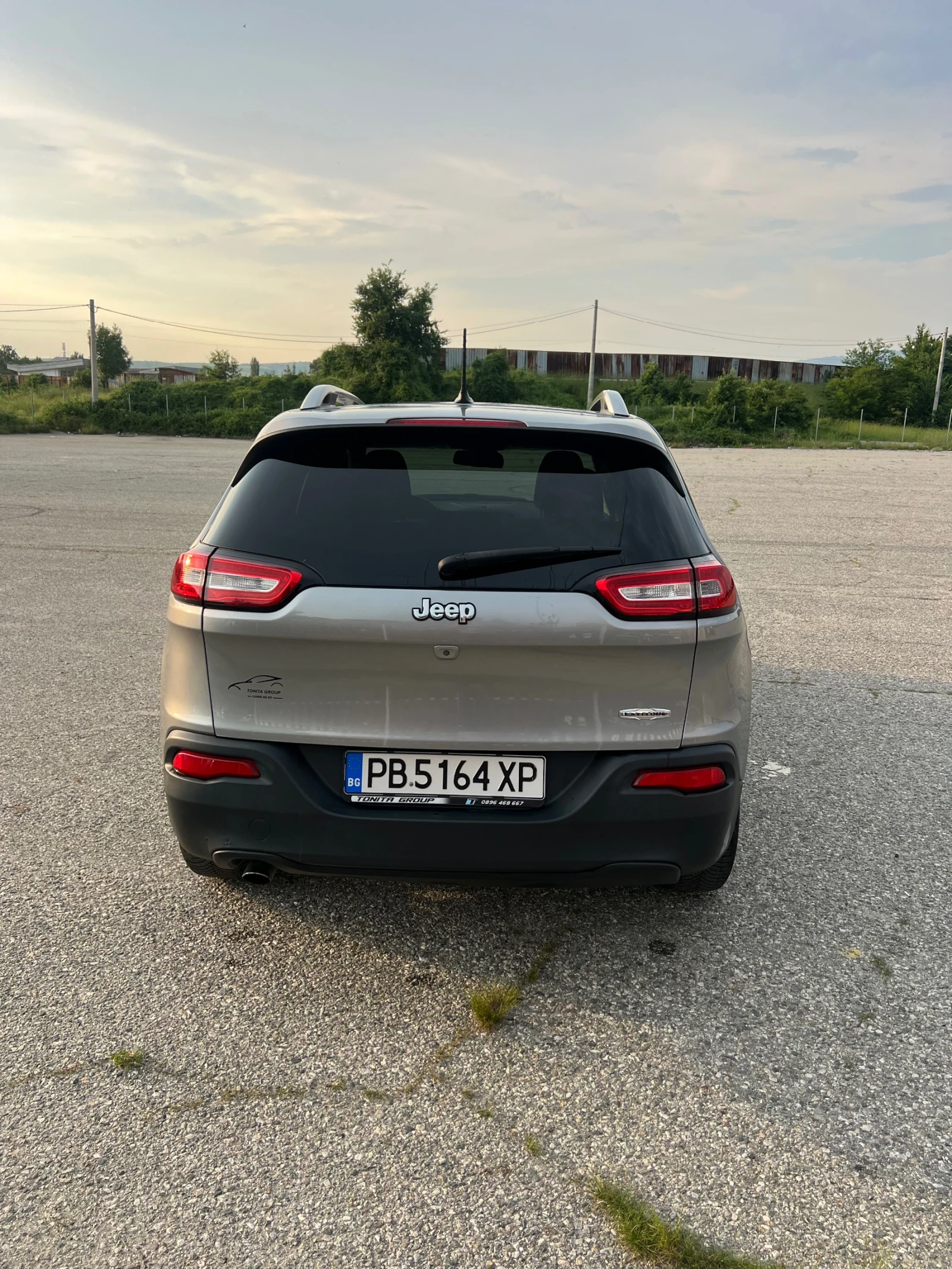 Jeep Cherokee  - изображение 3