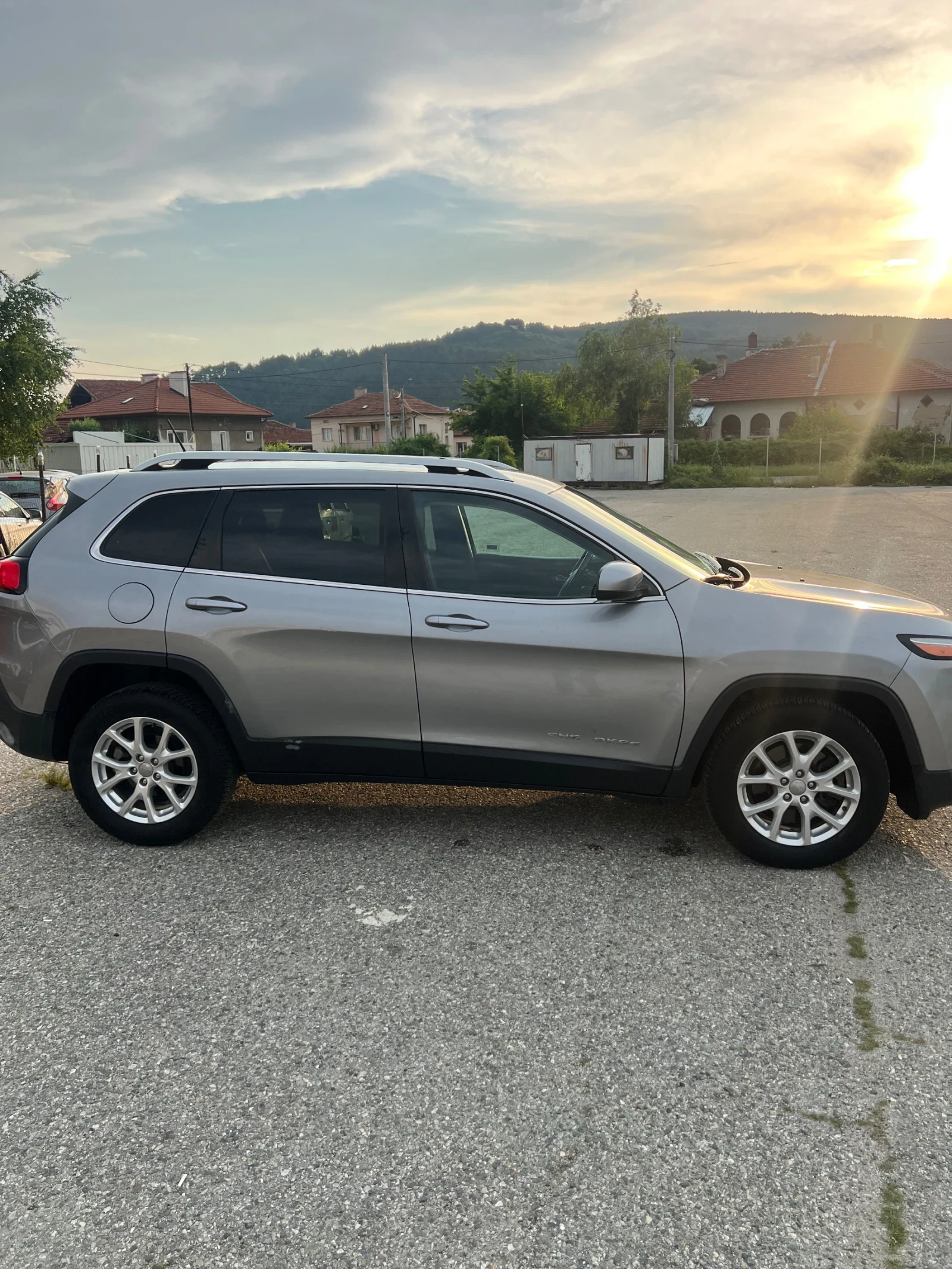 Jeep Cherokee  - изображение 2