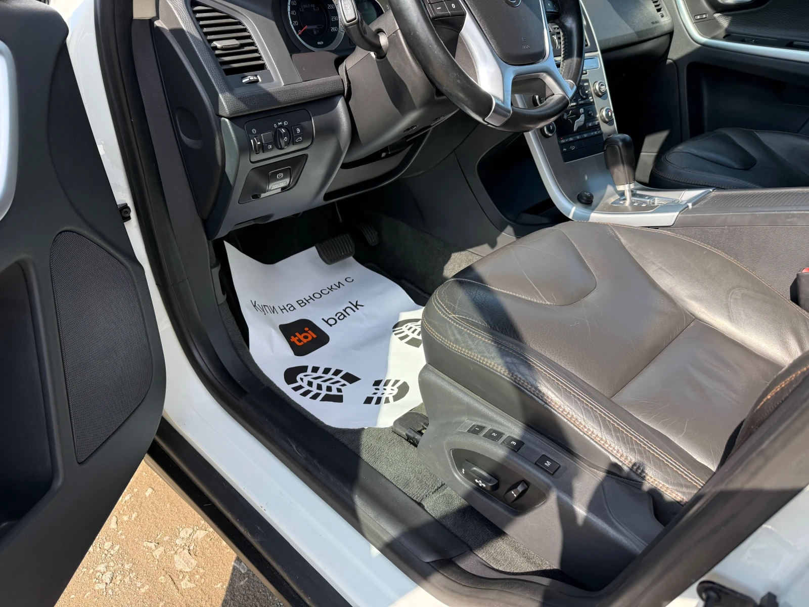 Volvo XC60 2.4D 4x4 CH AUTOMAT NAVI  163ks, снимка 8 - Автомобили и джипове - 54105542