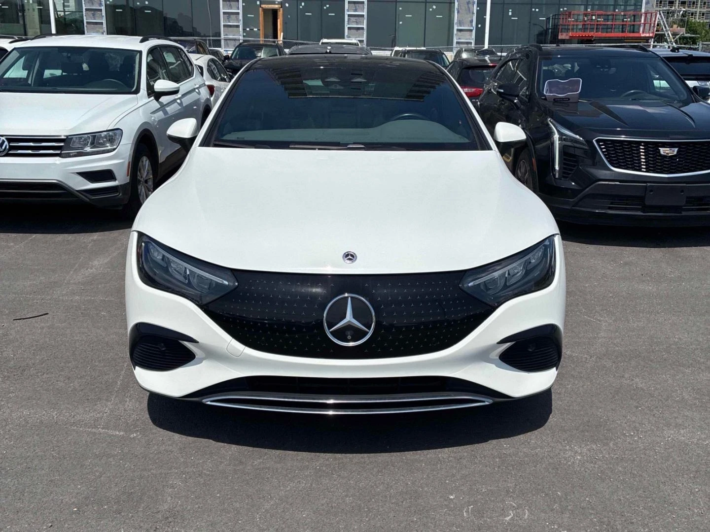 Mercedes-Benz EQE 500* Hyperscre* 4MATIC* 360* Brumester* Pano* Dist, снимка 2 - Автомобили и джипове - 55061697