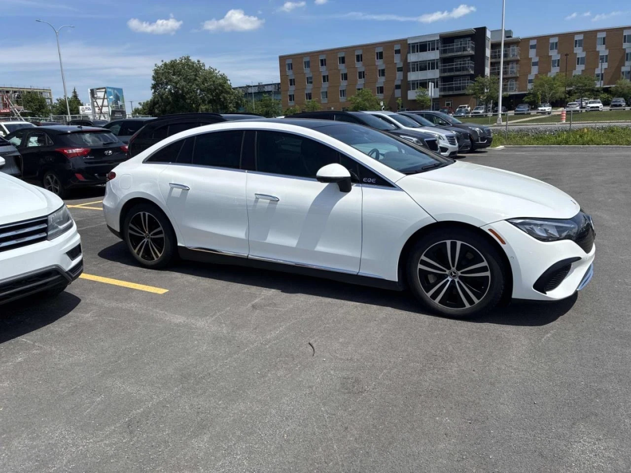Mercedes-Benz EQE 500* Hyperscre* 4MATIC* 360* Brumester* Pano* Dist, снимка 4 - Автомобили и джипове - 55061697