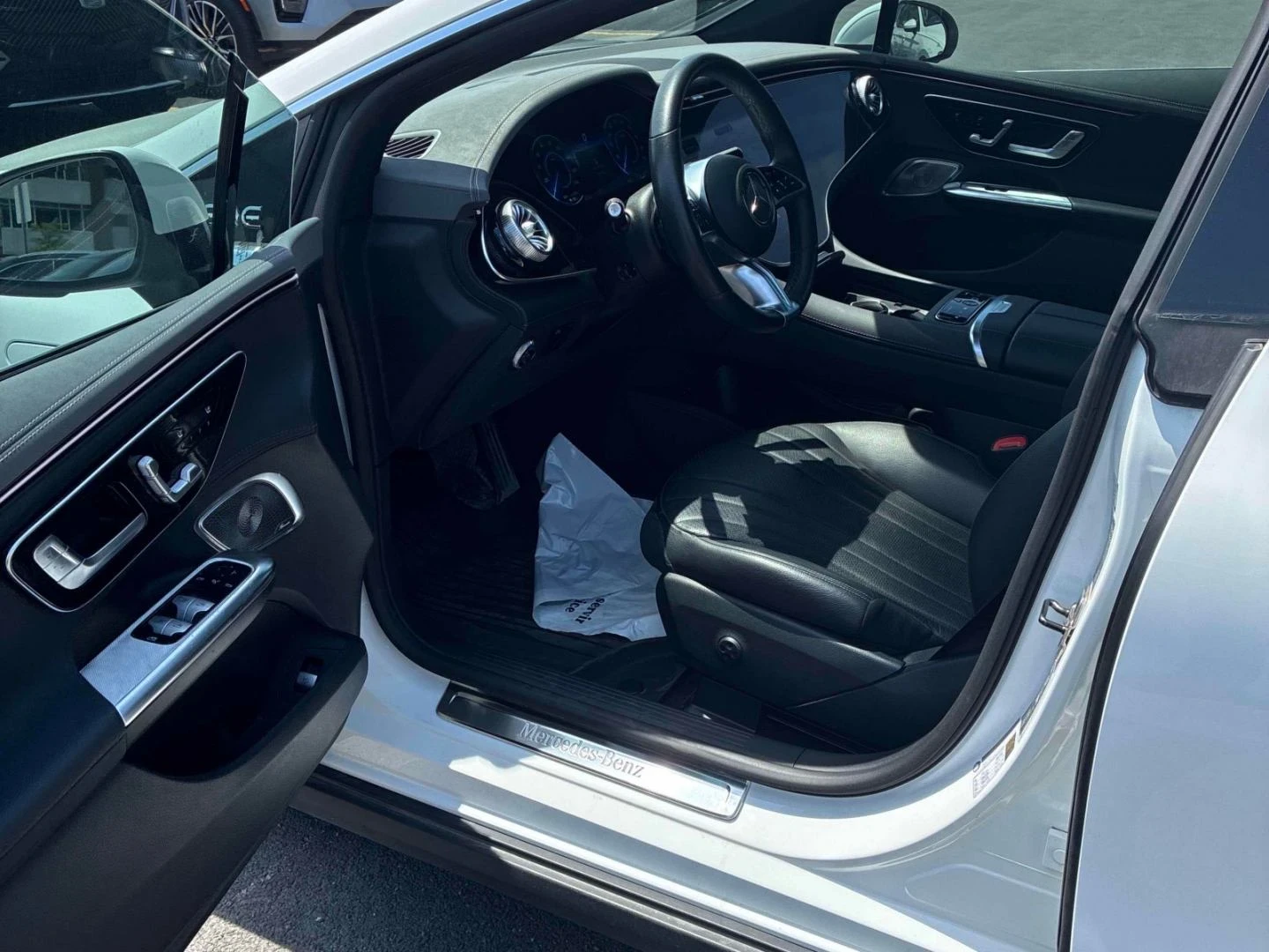 Mercedes-Benz EQE 500* Hyperscre* 4MATIC* 360* Brumester* Pano* Dist, снимка 7 - Автомобили и джипове - 55061697