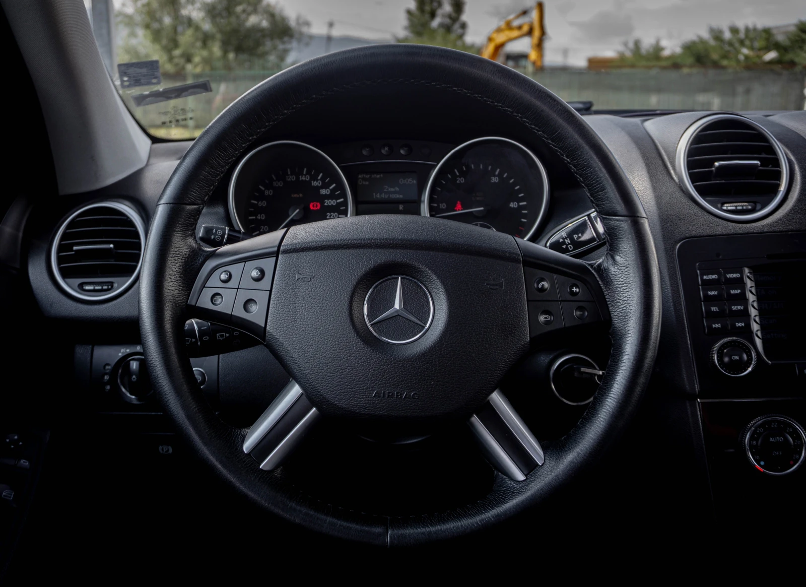 Mercedes-Benz ML 320 4MATIC-CDI-РЕГИСТРИРАН-РЕАЛНИ КМ!, снимка 11 - Автомобили и джипове - 55445085