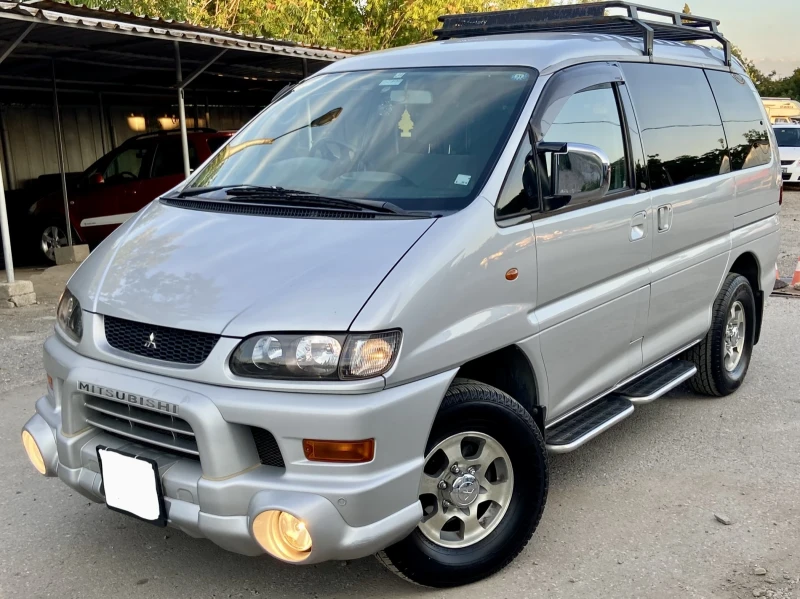 Mitsubishi Delica Chamonix 3.0i V6 4x4 Autom., снимка 1 - Бусове и автобуси - 46971165