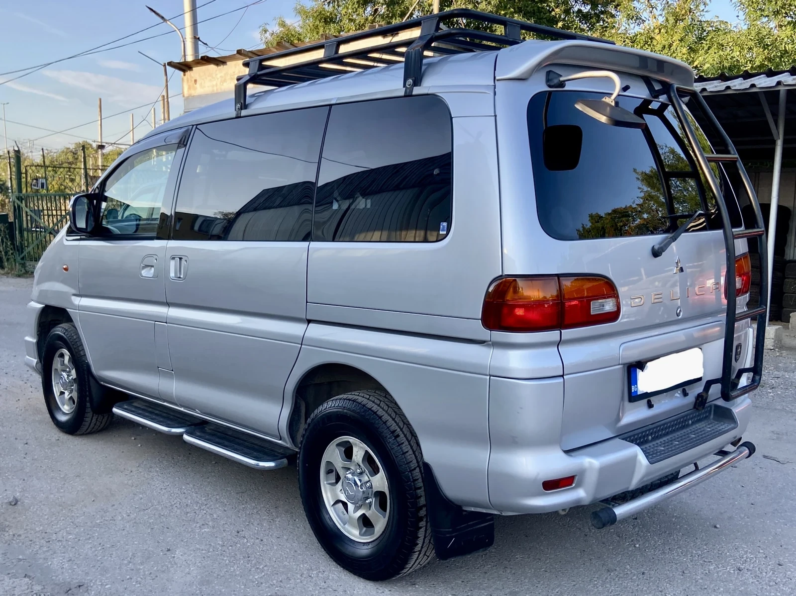 Mitsubishi Delica Chamonix 3.0i V6 4x4 Autom. - изображение 3