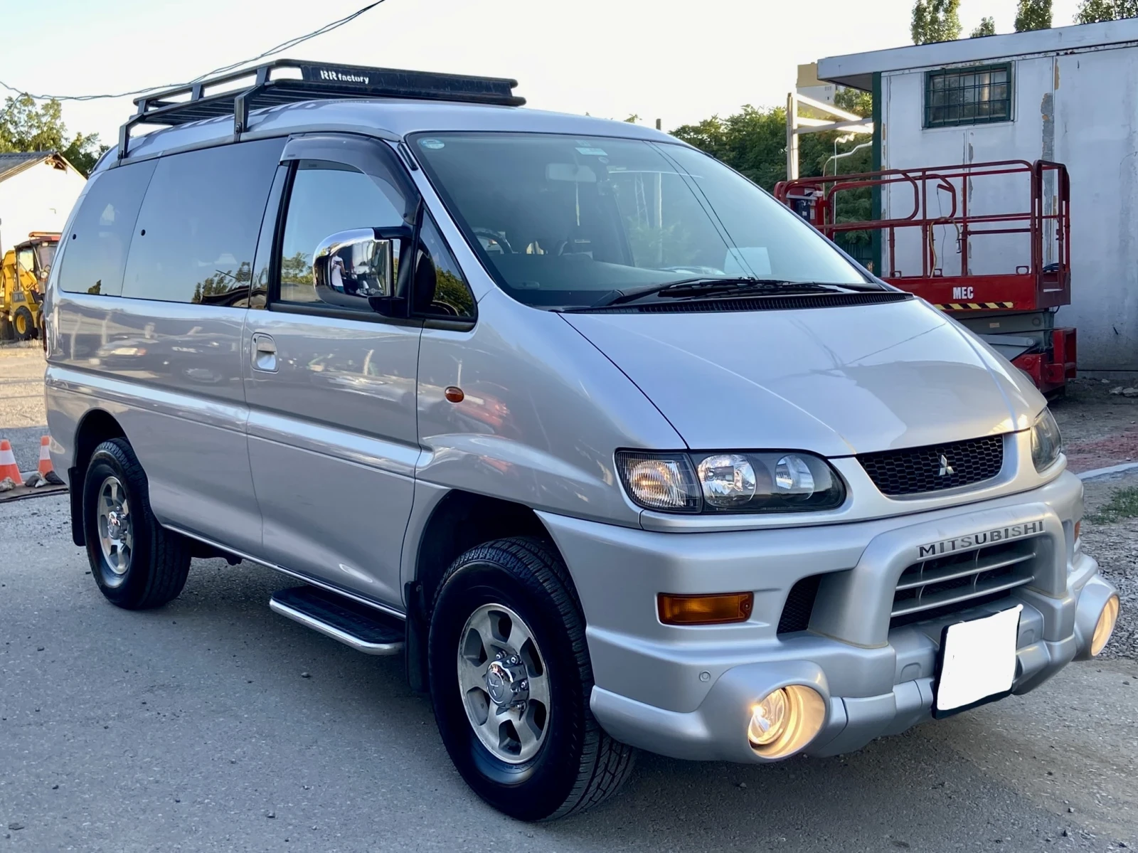 Mitsubishi Delica Chamonix 3.0i V6 4x4 Autom. - изображение 6