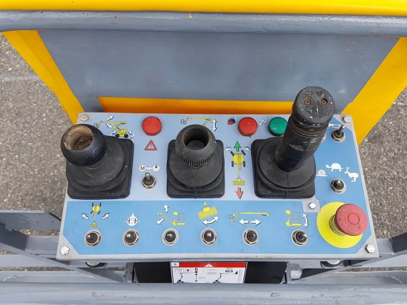 Автовишка Друга марка HAULOTTE HA 16 PX 4х4х4, снимка 12 - Индустриална техника - 49706193