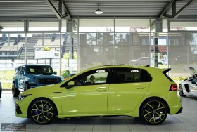 VW Golf R PERFORMANCE/320HP/AKRAPOVIC/4X4DSG/PANO/CAM/626z, снимка 3