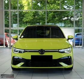 VW Golf R PERFORMANCE/320HP/AKRAPOVIC/4X4DSG/PANO/CAM/626z, снимка 2