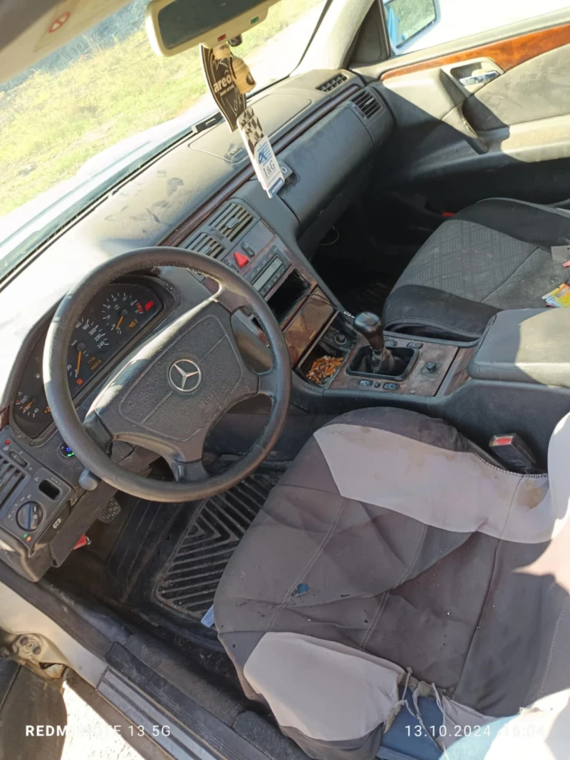 Mercedes-Benz E 200 2.0 benzin, снимка 4 - Автомобили и джипове - 47429843