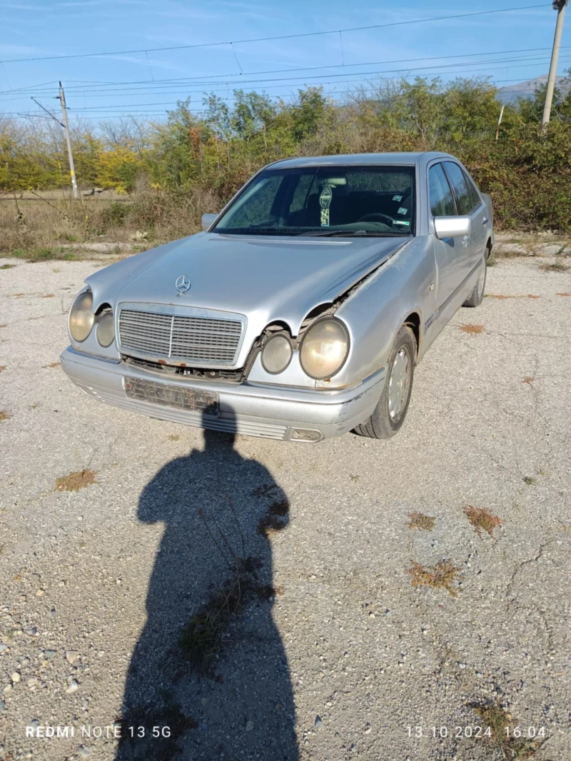 Mercedes-Benz E 200 2.0 benzin, снимка 1 - Автомобили и джипове - 47429843