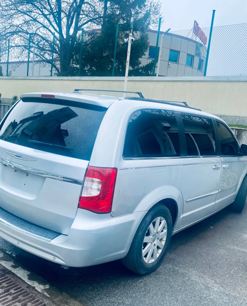 Chrysler Town and Country 3.6, снимка 3 - Автомобили и джипове - 47014535