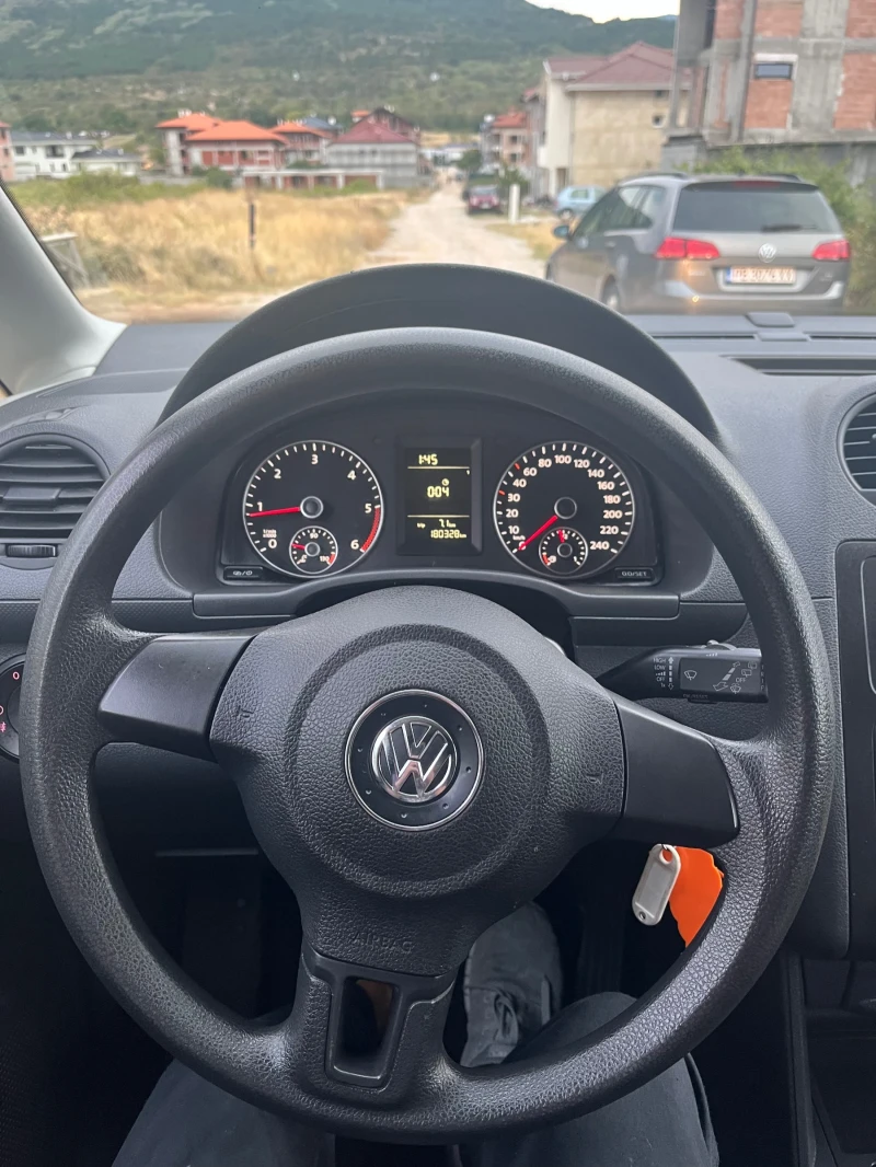 VW Caddy 1.6 TDI, снимка 9 - Автомобили и джипове - 47300747