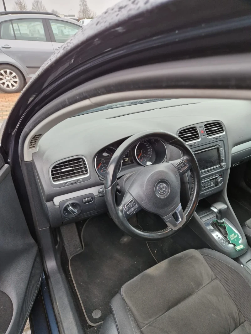 VW Golf КАТО НОВ, снимка 4 - Автомобили и джипове - 48442950