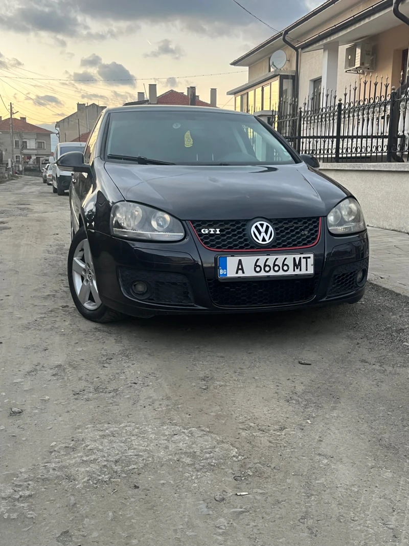 VW Golf, снимка 1 - Автомобили и джипове - 48999529