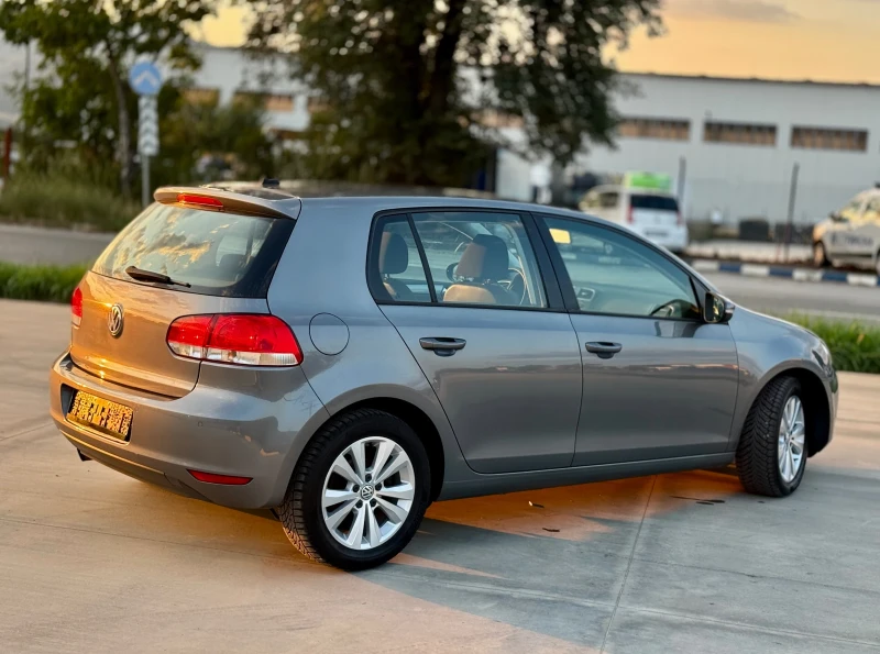 VW Golf 1.6 TDI DSG 105 hp, снимка 3 - Автомобили и джипове - 52602707