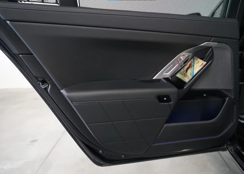 BMW 740 xDrive* LED* M Sport* Bowers, снимка 7 - Автомобили и джипове - 52238161