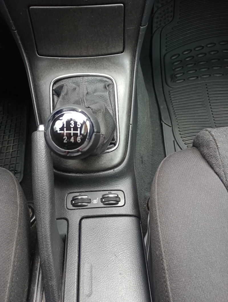 Toyota Avensis 2, 2 D4D 150kc. 6 скорости, снимка 15 - Автомобили и джипове - 52522727