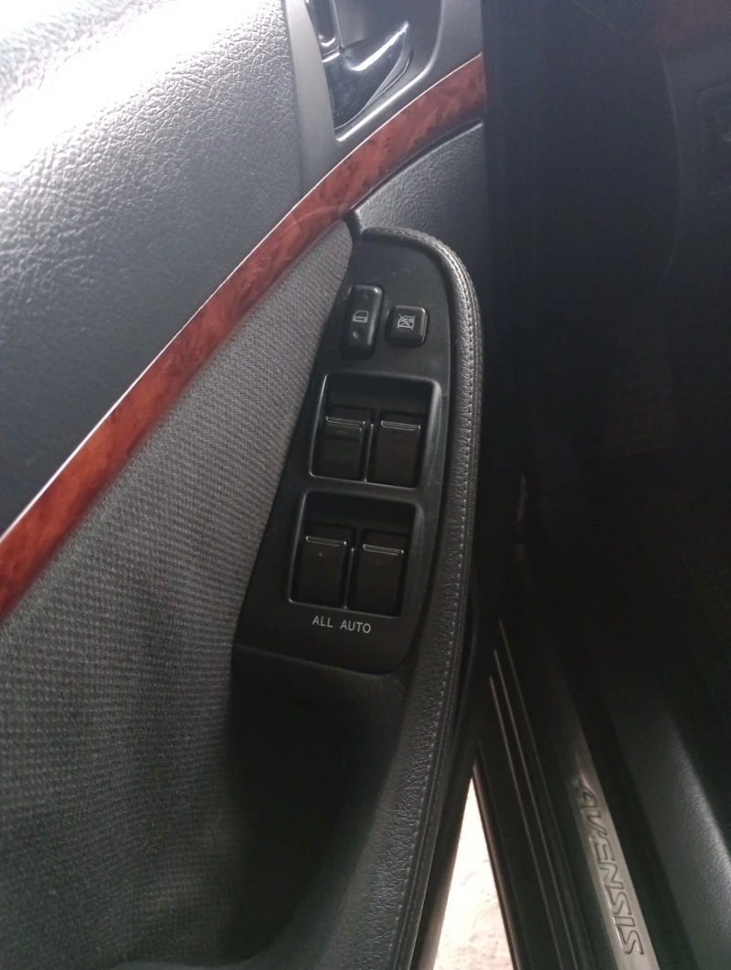 Toyota Avensis 2, 2 D4D 150kc. 6 скорости, снимка 12 - Автомобили и джипове - 52522727