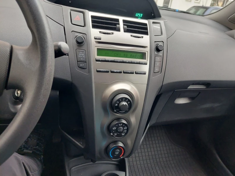 Toyota Yaris 1.0 VVTI 45000km FACELIFT НОВА , снимка 10 - Автомобили и джипове - 53418629